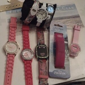 ☺️Girls Watch Lot